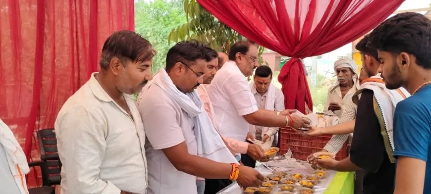 ब्लॉक कार्यालय में गूंजा सुंदरकांड, इंडेन गैस एजेंसी के सौजन्य से हुआ विशाल भंडारे का आयोजन