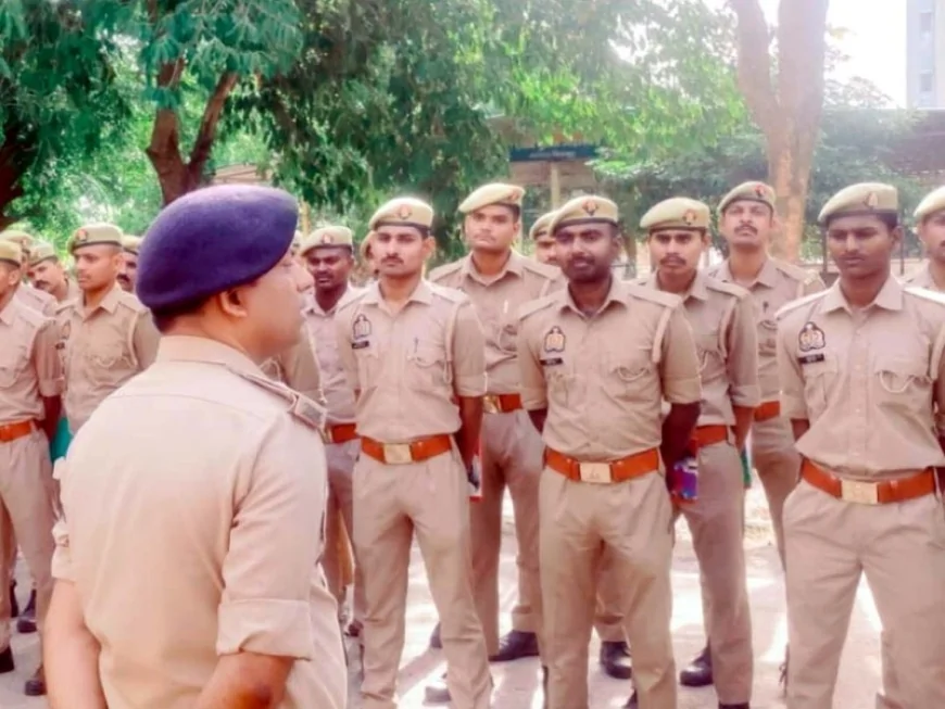 परेड की सलामी लेकर एएसपी ने किया निरीक्षण