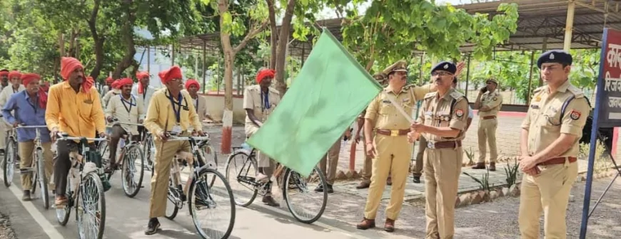एसपी ने 75 ग्राम चौकीदारों को बांटी साइकिल