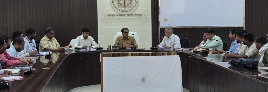 एक सप्ताह में बैंक निस्तारित करें पीएम सूर्यघर के लंबित आवेदन : डीएम