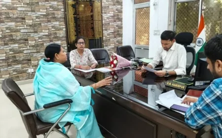 कुरारा-भौली जर्जर मार्ग को लेकर नगर पंचायत अध्यक्ष ने जिलाधिकारी को सौंपा ज्ञापन, सड़क निर्माण की मांग