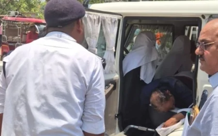 सीएमओ ने घायल व्यक्ति को अपनी गाड़ी से पहुंचाया अस्पताल