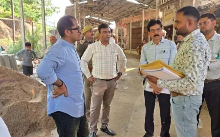 कामदगिरि परिक्रमा मार्ग के पर्यटन विकास कार्यों का डीएम ने किया निरीक्षण