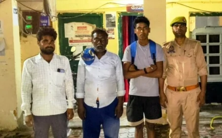 घर से नाराज होकर निकले बेटे को पाकर पिता के चेहरे पर लौटी मुस्कान
