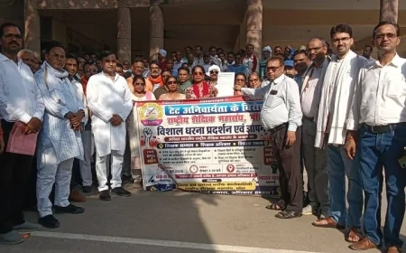 टीईटी अनिवार्यता के विरोध में शिक्षकों का प्रदर्शन, राष्ट्रीय शैक्षिक महासंघ ने सौंपा ज्ञापन