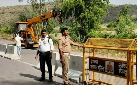 पुलिस ने ब्लैक स्पाट में लगाए मोबाइल बैरियर