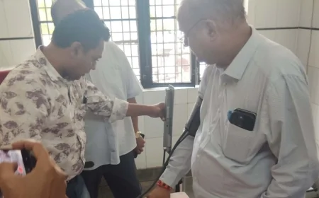 जिला अस्पताल का सीएमओ ने किया निरीक्षण