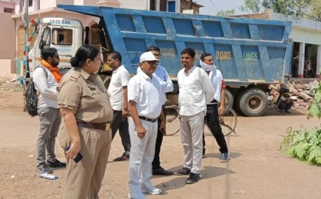 बरगढ़ में अतिक्रमण हटाओ अभियान के तहत चला प्रशासन का बुलडोजर