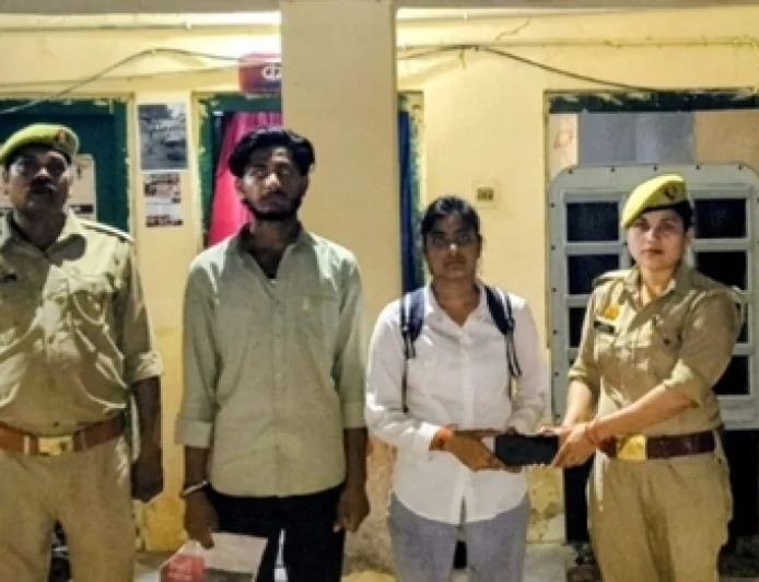 महिला यात्री का गुम मोबाइल फोन बरामद कर जीआरपी ने किया सुपुद