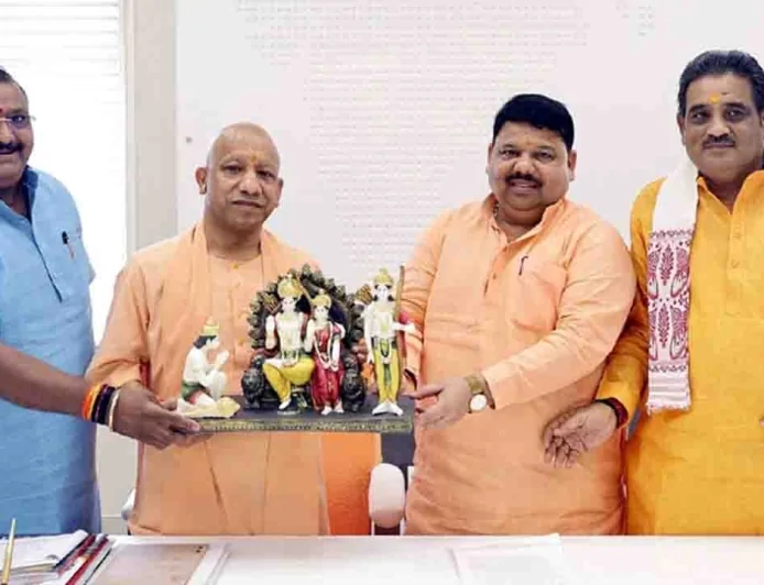 सीएम से मिले जनप्रतिनिधि, चित्रकूट के विकास पर हुई विस्तृत चर्चा