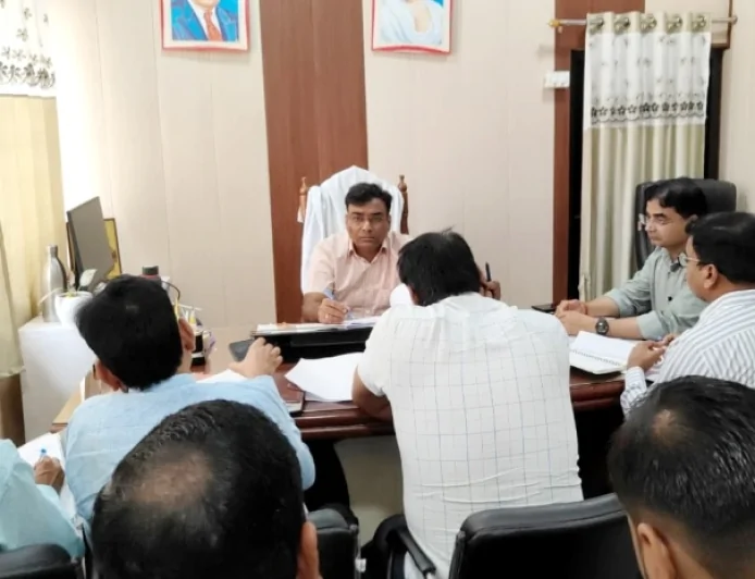 वर्षा ऋतु से पूर्व कराएं नाला-नालियों की सफाई : एडीएम