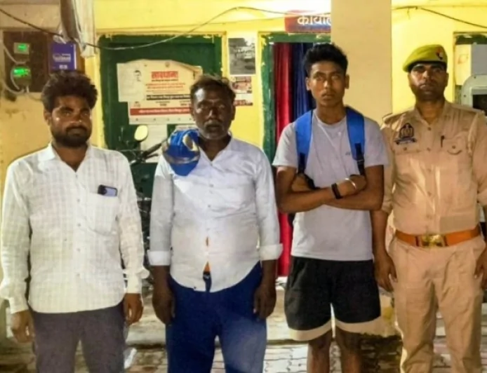 घर से नाराज होकर निकले बेटे को पाकर पिता के चेहरे पर लौटी मुस्कान