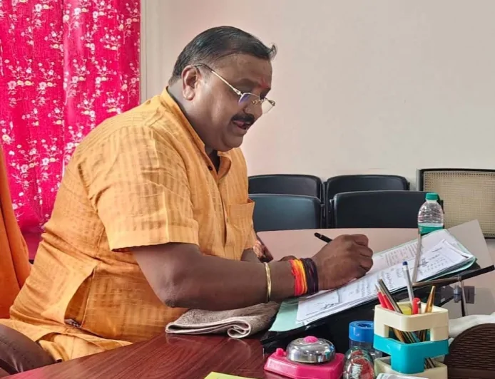 सहकारी समिति में 30 जून तक जमा करें बकाया : सभापति
