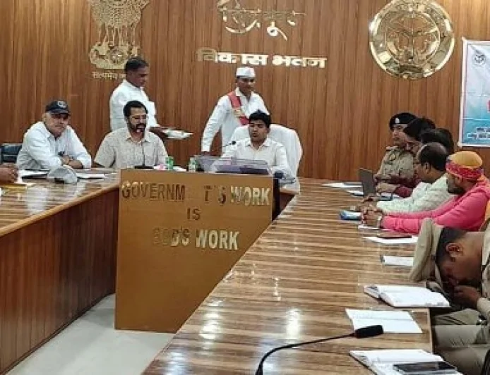 पौध रोपण एवं वन संरक्षण को जन आंदोलन जरूरी : सीडीओ