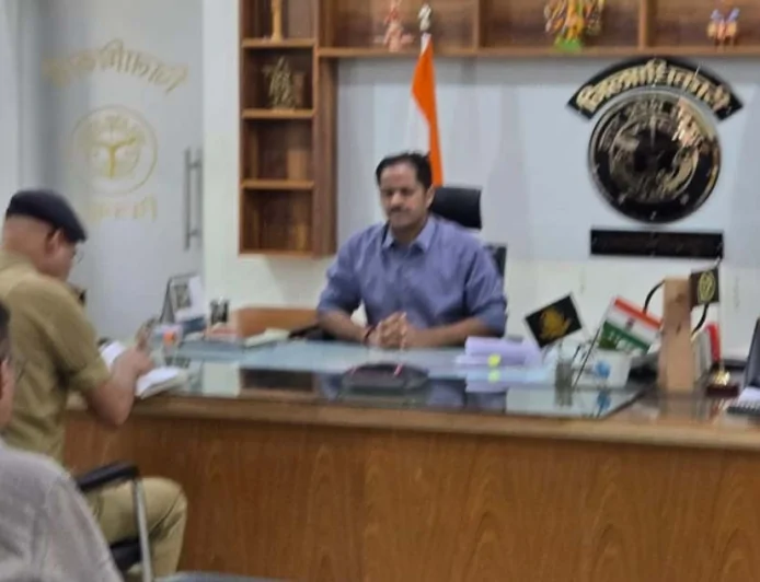 अवैध कोचिंग, लाइब्रेरी और कंप्यूटर सेंटरों के विरुद्ध की जाए कार्रवई : डीएम