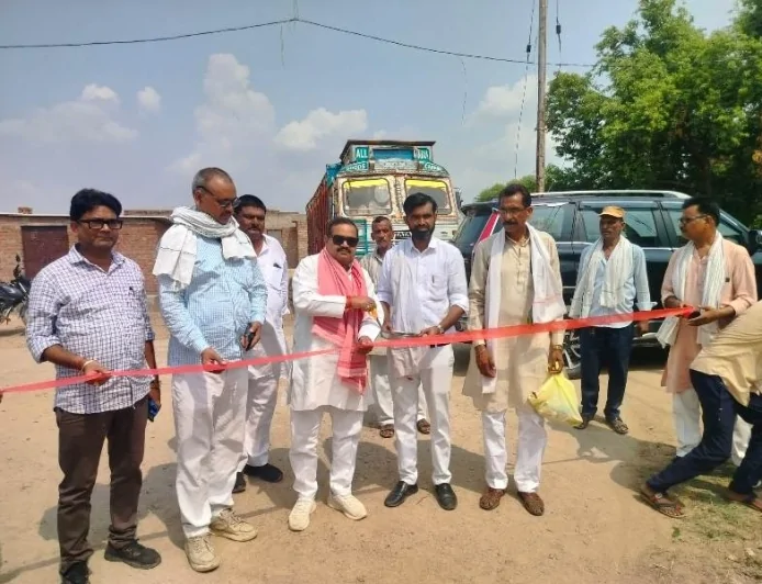 सिकहुला गांव को मिली नई सीसी सड़क की सौगात, सांसद अजेंद्र सिंह लोधी ने किया लोकार्पण
