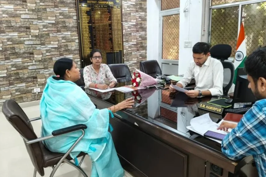 कुरारा-भौली जर्जर मार्ग को लेकर नगर पंचायत अध्यक्ष ने जिलाधिकारी को सौंपा ज्ञापन, सड़क निर्माण की मांग