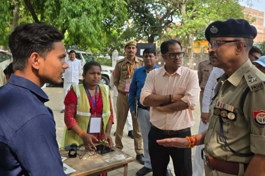 डीएम-एसपी ने पुलिस भर्ती परीक्षा केंद्रों का किया निरीक्षण