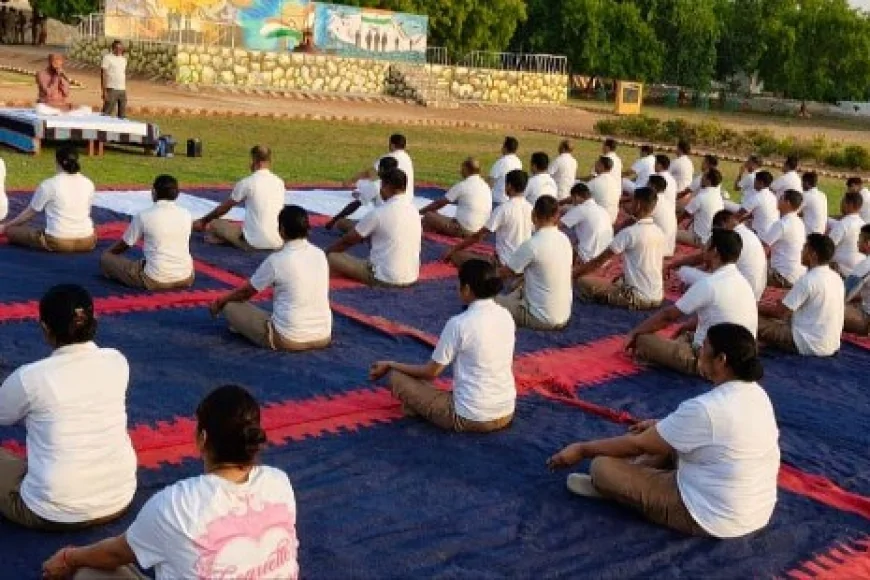पुलिस कर्मियों ने योग सप्ताह के दौरान किया योगाभ्यास