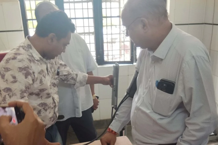 जिला अस्पताल का सीएमओ ने किया निरीक्षण