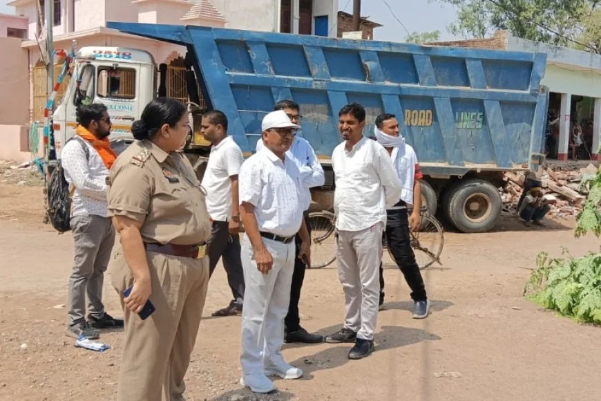 बरगढ़ में अतिक्रमण हटाओ अभियान के तहत चला प्रशासन का बुलडोजर