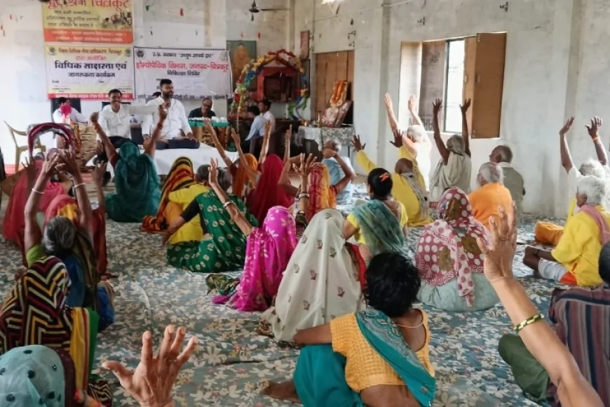 स्वास्थ्य शिविर लगाकर किया गया वृद्धजनों का उपचार