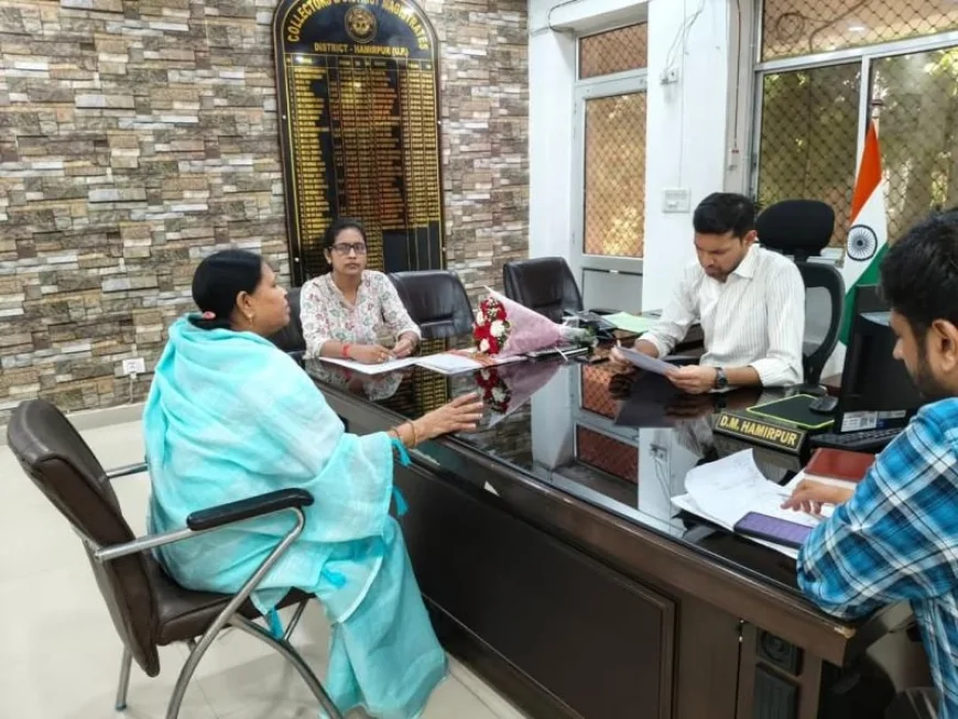 कुरारा-भौली जर्जर मार्ग को लेकर नगर पंचायत अध्यक्ष ने जिलाधिकारी को सौंपा ज्ञापन, सड़क निर्माण की मांग