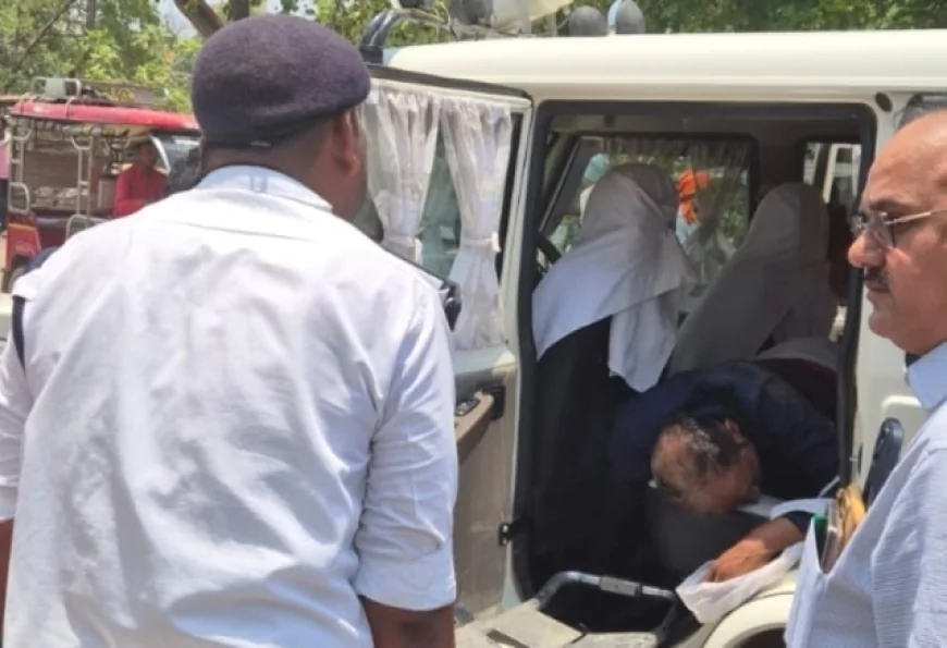 सीएमओ ने घायल व्यक्ति को अपनी गाड़ी से पहुंचाया अस्पताल