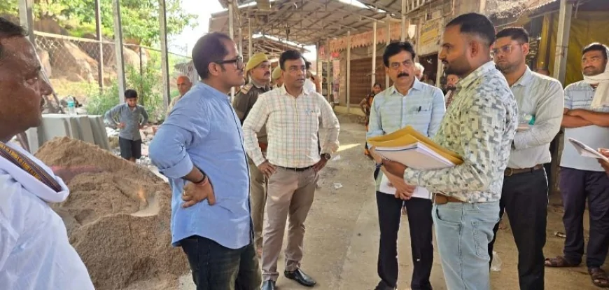 कामदगिरि परिक्रमा मार्ग के पर्यटन विकास कार्यों का डीएम ने किया निरीक्षण