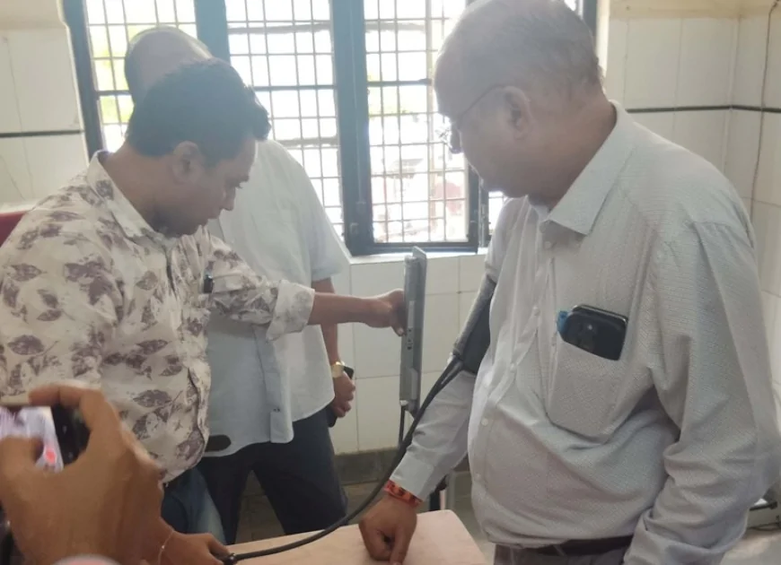 जिला अस्पताल का सीएमओ ने किया निरीक्षण