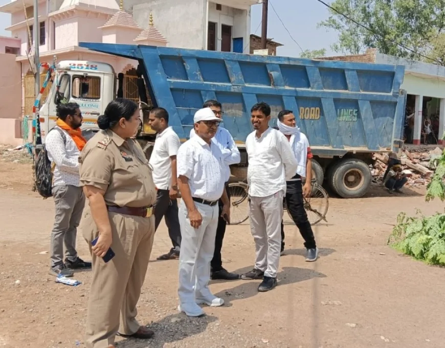बरगढ़ में अतिक्रमण हटाओ अभियान के तहत चला प्रशासन का बुलडोजर