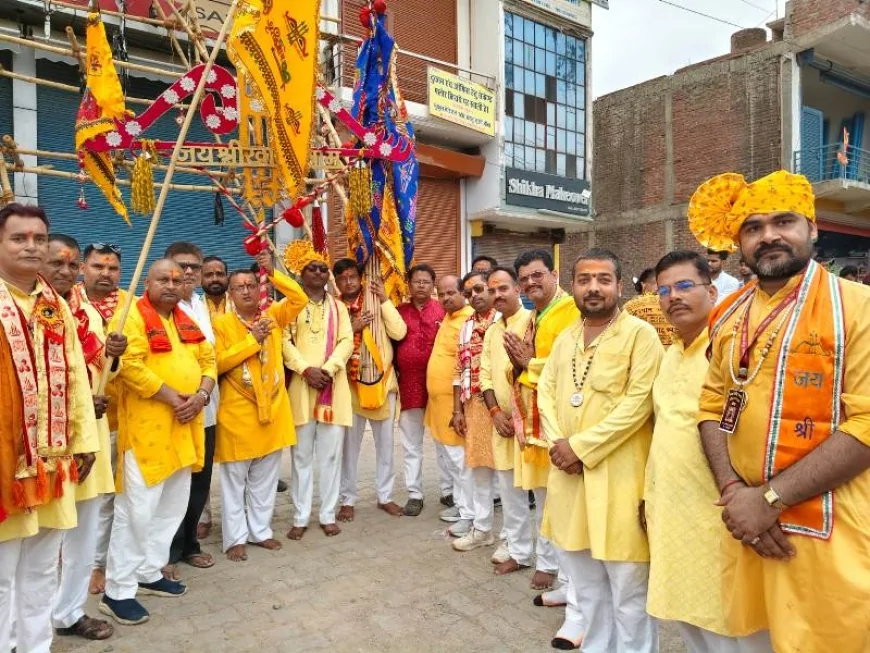 बांदा में निकली खाटूश्याम जी की भव्य पैदल शोभायात्रा, 'हारे के सहारे खाटूश्याम हमारे' के जयकारों से गूंजा शहर