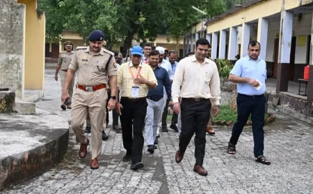 UPTET-2026 परीक्षा का डीएम-एसपी ने किया निरीक्षण, निष्पक्ष व शांतिपूर्ण आयोजन के दिए निर्देश