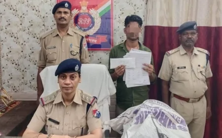 बांदा में रेलवे टिकट दलाल गिरफ्तार, IRCTC की पर्सनल आईडी से बना रहा था ई-टिकट