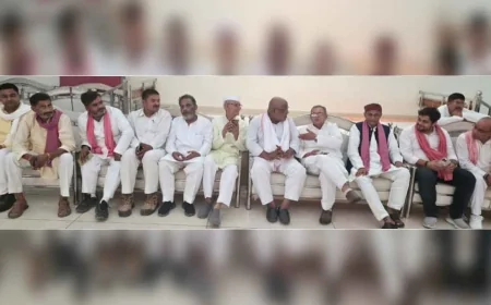 बलिया के सांसद का सपाईयों ने किया स्वागत