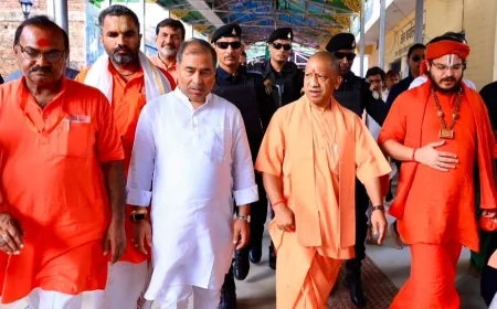 सीएम ने कामदगिरि की परिक्रमा कर की भगवान कामतानाथ की महाआरती