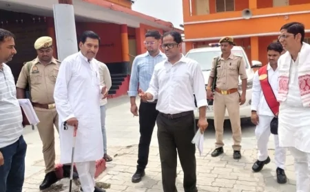 डीएम ने रामायण मेला हॉल के सौन्दर्यीकरण का किया निरीक्षण
