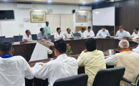 मतदेय स्थलों की सूची के अंतिम रूप निर्धारण को लेकर हुई बैठक
