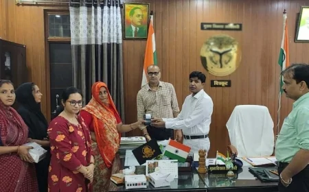 विद्युत सखियों को बांटे गए थर्मल प्रिंटर