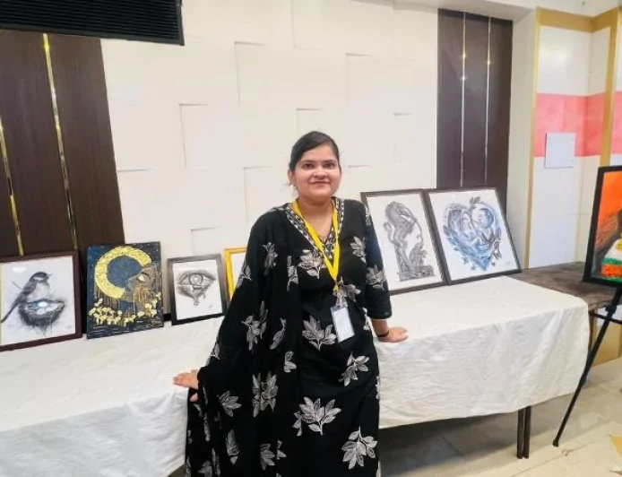 श्रेया आकर्ष इंस्टीट्यूट की कला प्रदर्शनी में शिवानी गौतम की कलाकृतियों ने मोहा मन