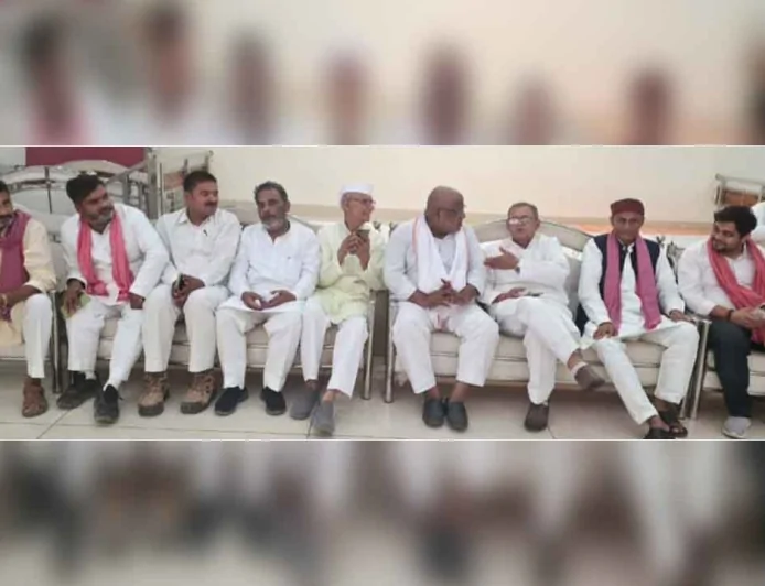 बलिया के सांसद का सपाईयों ने किया स्वागत