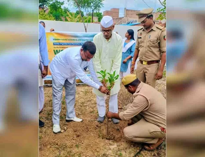 पर्यावरण जागरूकता एवं वृक्षारोपण कार्यक्रम का किया गया आयोजन