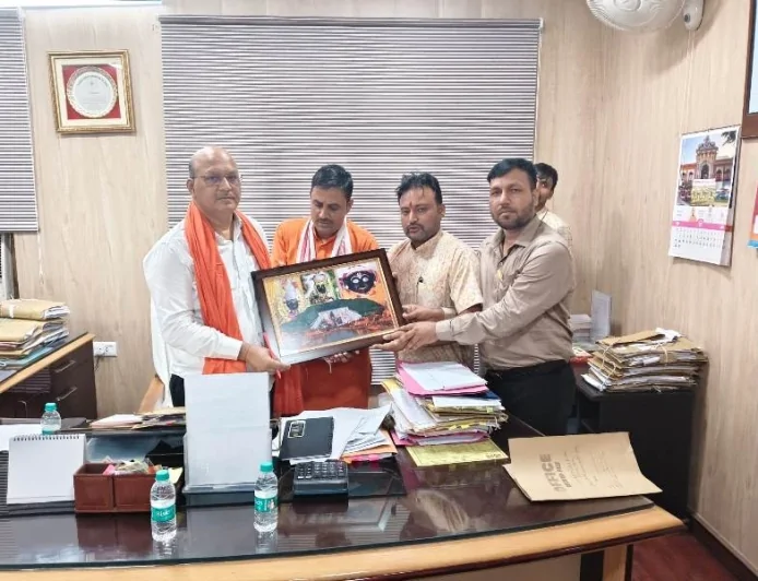 संस्कृत शिक्षकों के नियमितीकरण की मांग तेज, शिक्षा निदेशक से मिला प्रतिनिधिमंडल