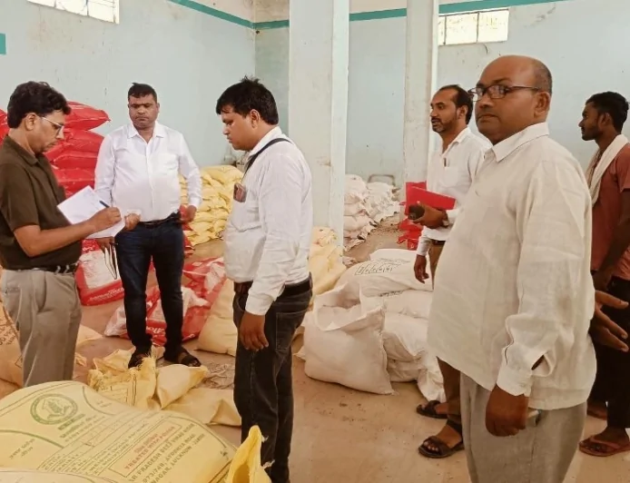 राजकीय बीज भंडार व पीसीएफ केंद्रों का उप कृषि निदेशक ने किया निरीक्षण