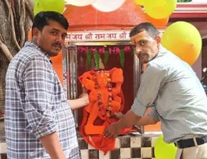 बीएसए कार्यालय के नव निर्मित मंदिर में हुई भगवान बजरंग बली की मूर्ति स्थापना