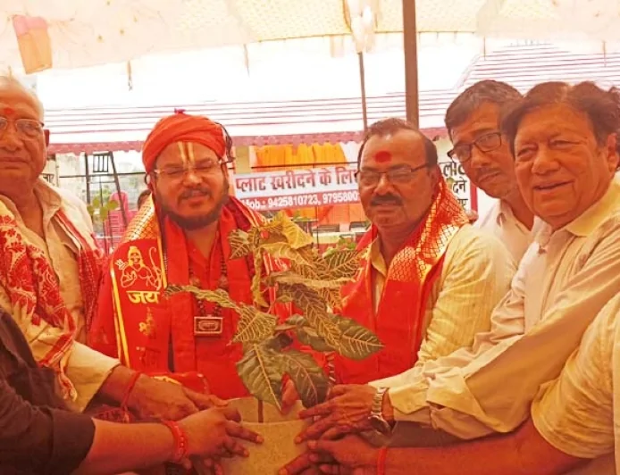 निःशुल्क पौध वितरण व वृहद भंडारे का हुआ आयोजन