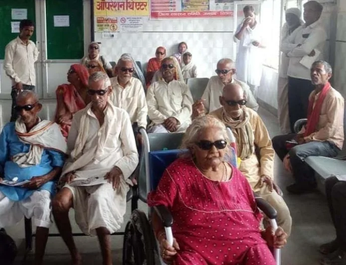 नेत्र रोग चिकित्सकों की दक्ष टीम ने किए 19 मरीजो के आपरेशन