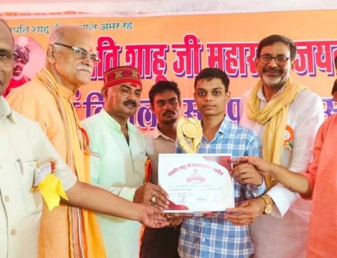 रगौली इंटर कॉलेज में धूमधाम से मनाई गई छत्रपति शाहू जी महाराज की जयंती