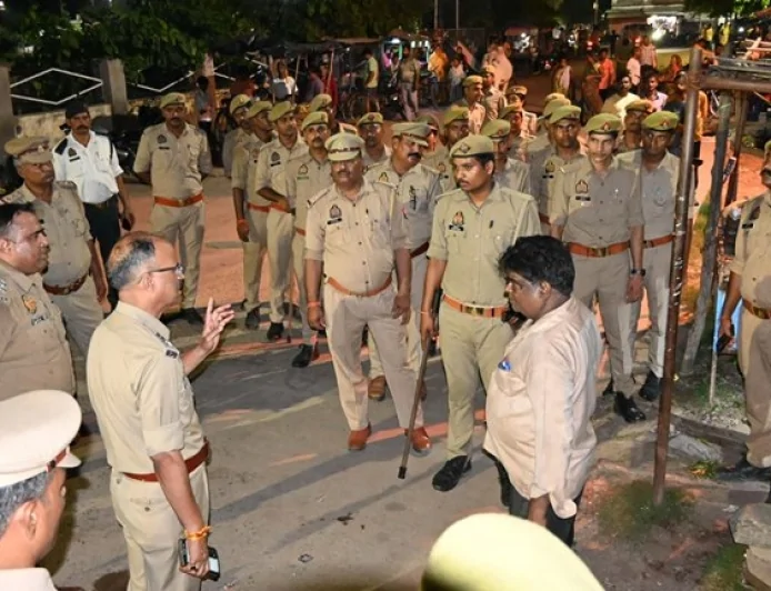 पैदल गश्त कर एसपी ने सुरक्षा का लिया जायजा