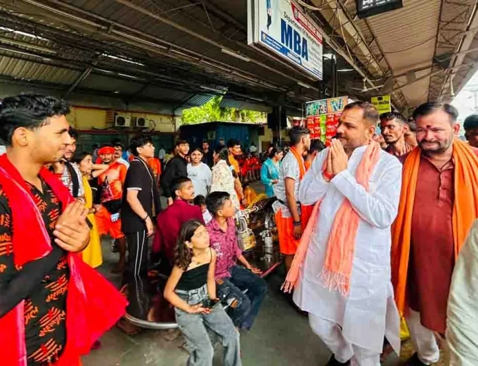 भव्य कांवड़ यात्रा में शामिल हुए विधायक और जनप्रतिनिधि, 'बोल बम' के जयघोष से गूंजा शहर
